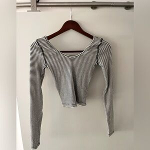 Lulu’s striped long sleeveve ribbed crop top